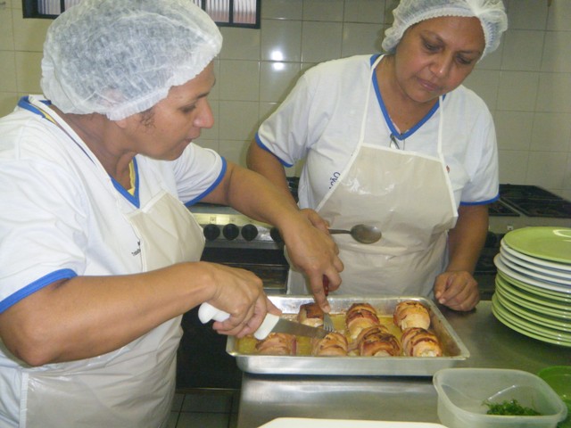 Resultado de imagem para auxiliar de cozinha