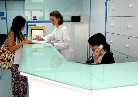 Resultado de imagem para recepcionista clinica